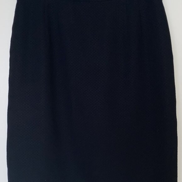 Classic Women's Black 2-piece Skirt Suit / Size 10 / Vintage-Inspired Jackie O - Picture 3 of 8